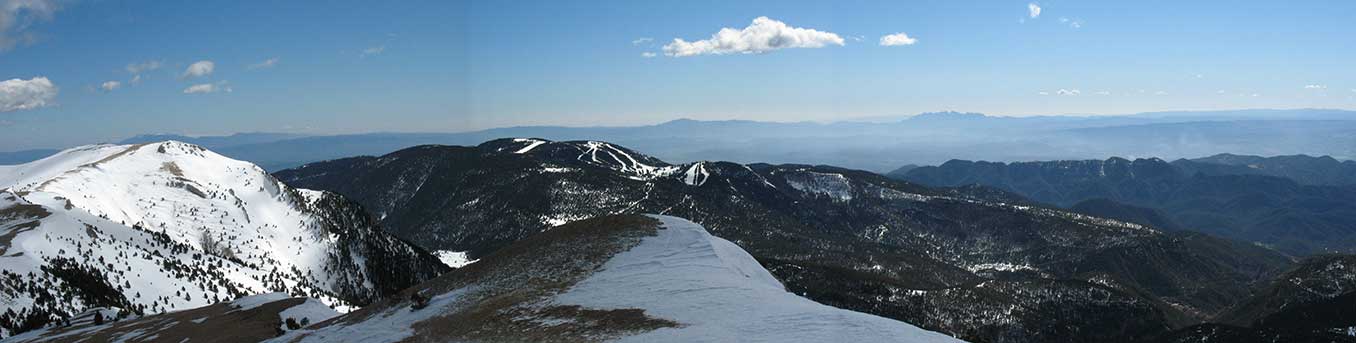 Panoràmica est amb els Rasos de Peguera al centre