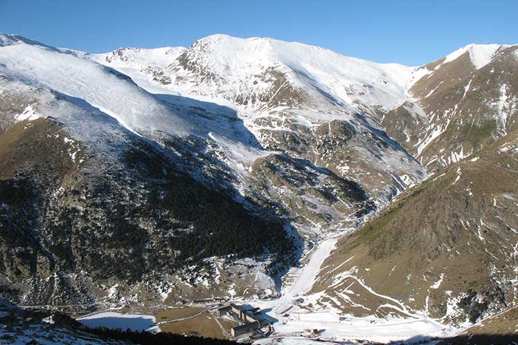 El santuari de Núria pujant a l'alberg.