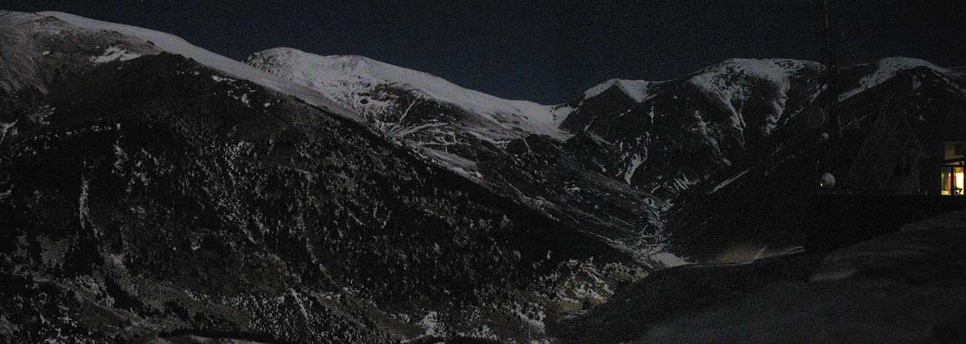 Panoràmica nocturna de la Vall de Núria