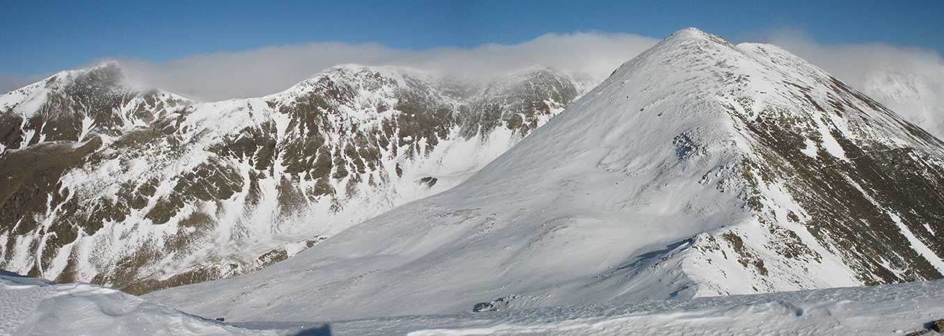 Panoràmica nord amb el cim de Rocs Blancs a la dreta