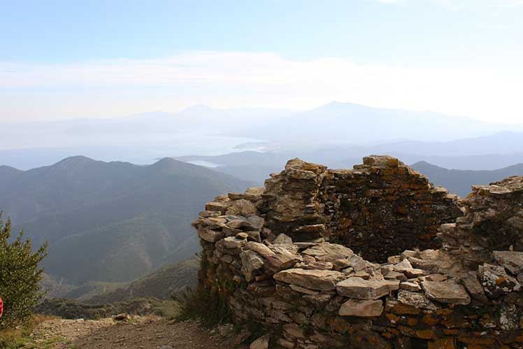 Torre de Querroig amb vista al Cap de Creus